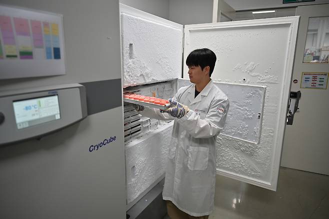 제목 : 영하 80도 냉동고에 미생물 가득…“한국인 1만명 ‘장 정보’ DB화”